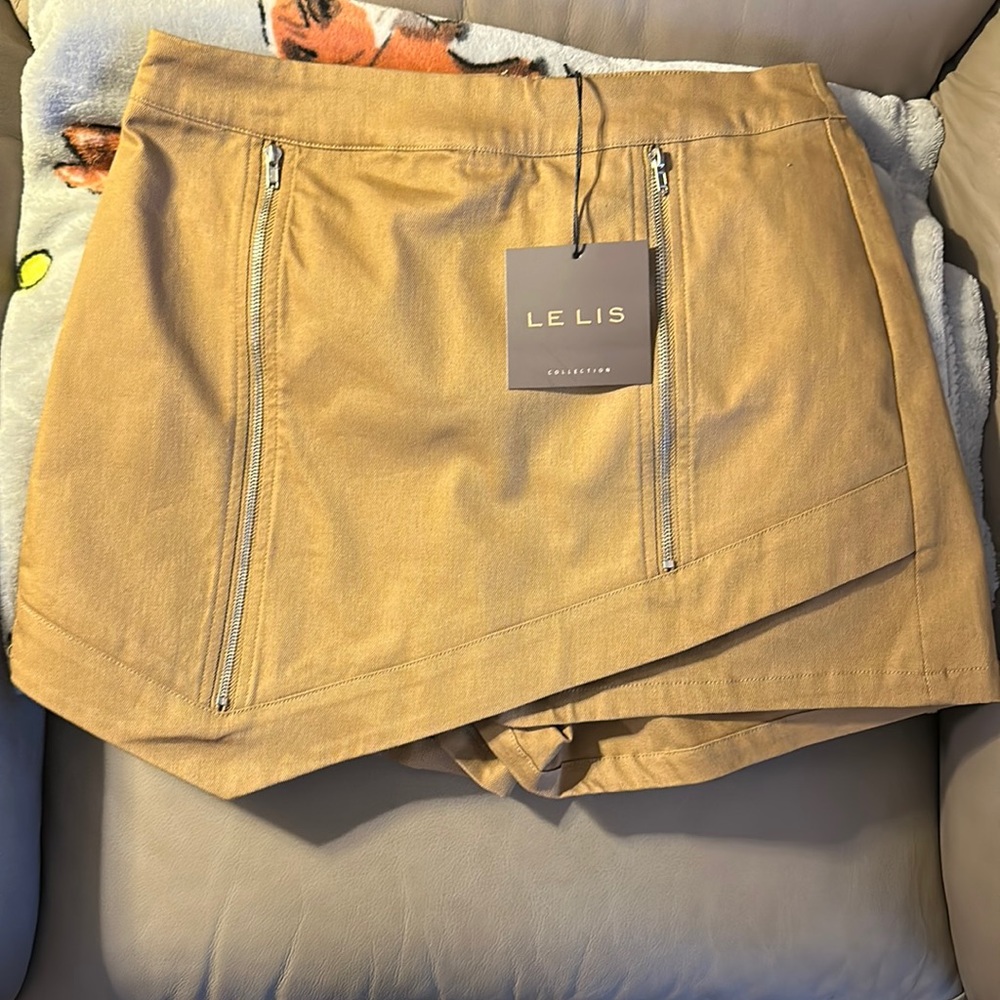 Le Lis New Tan Skirt Skort Zipper detail New with Tags size Small Must Have!